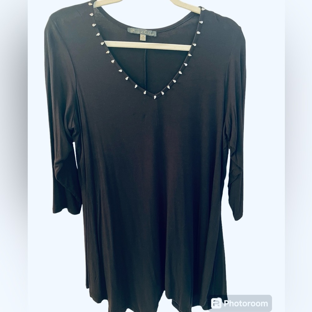 Rose & Olive Black Tunic w/ Tear Drop Crystal Neckline Sz 1X